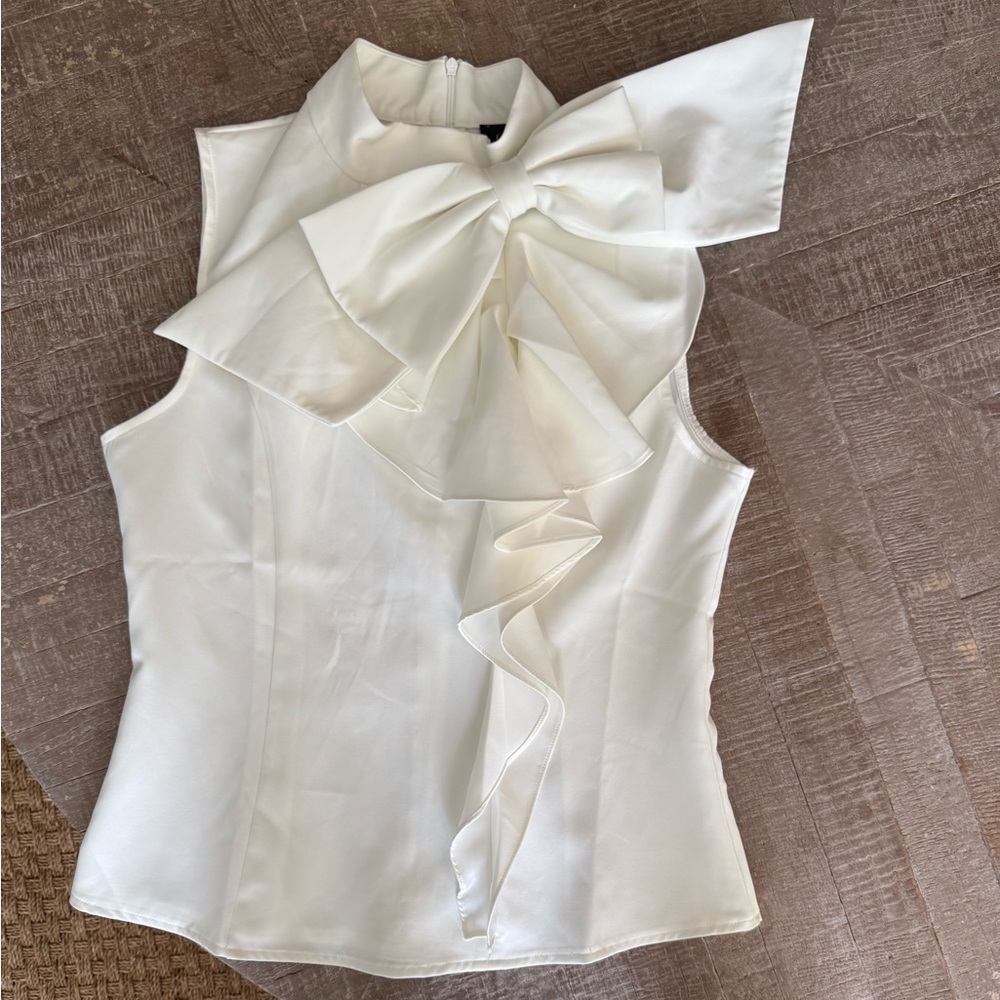 NWT GRACIA + WHITE + SLEEVLESS + BOW